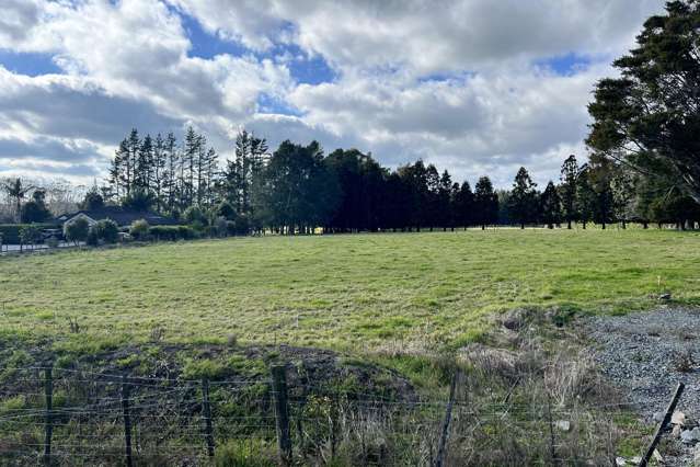 Country Feel - Close To Town