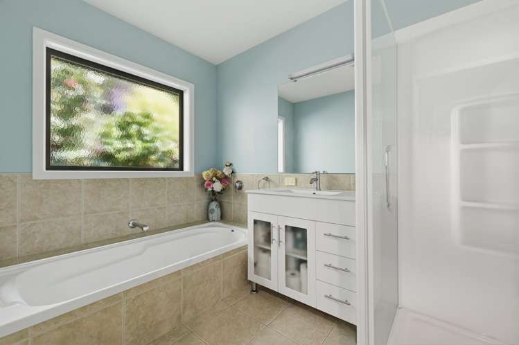 14 Waipuna Grove Welcome Bay_16