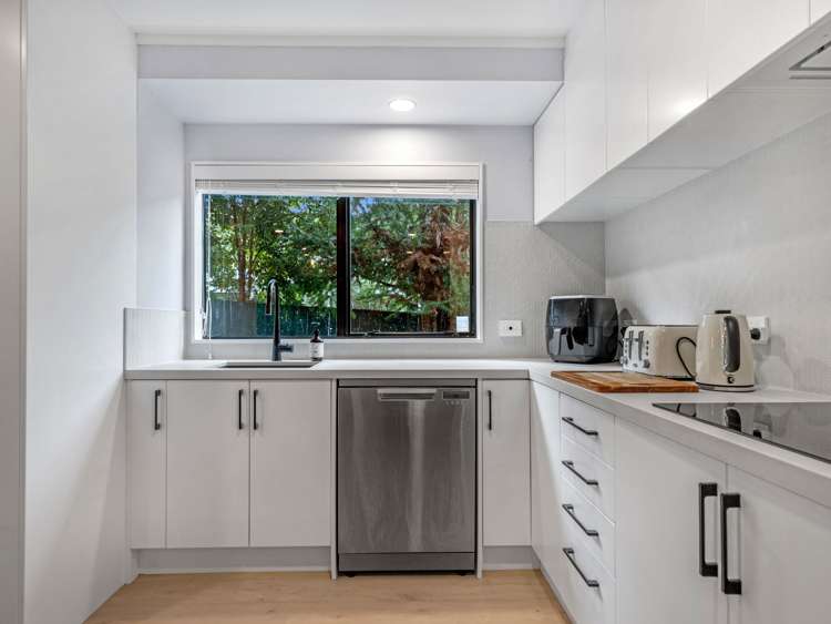 21 Nyssa Place Totara Heights_11