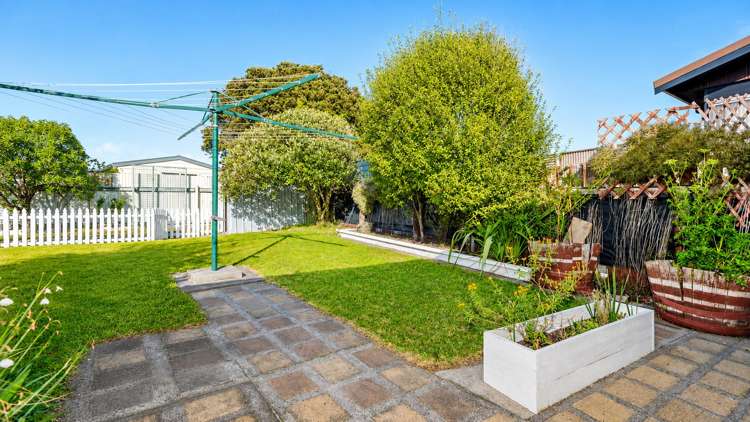38 Norfolk Crescent Otaki Beach_10