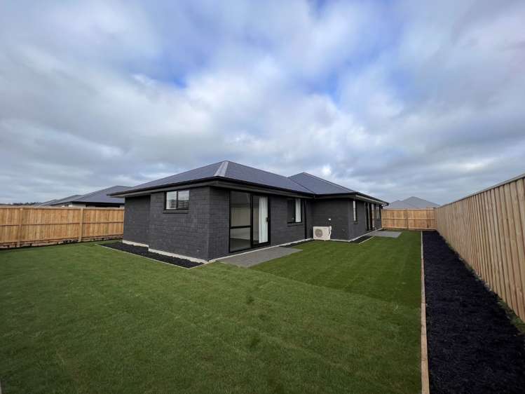 13 Sandhill Drive 11103_16
