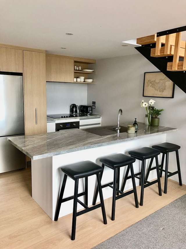 Sunny 2 BDR Apartment