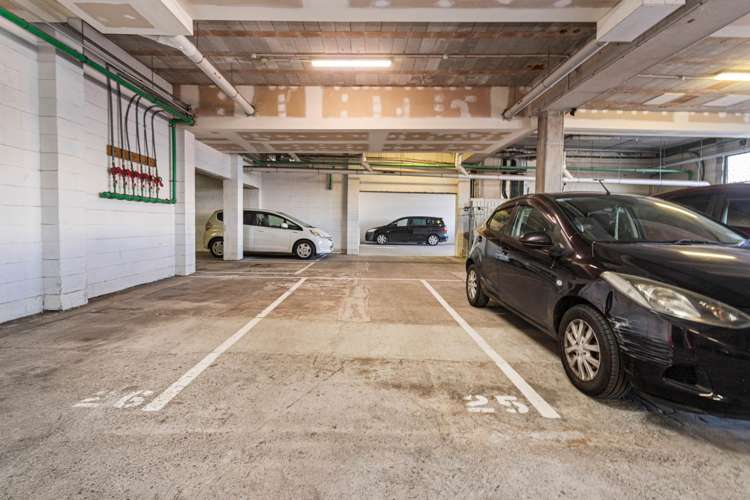 305/10 Flower Street Eden Terrace_10