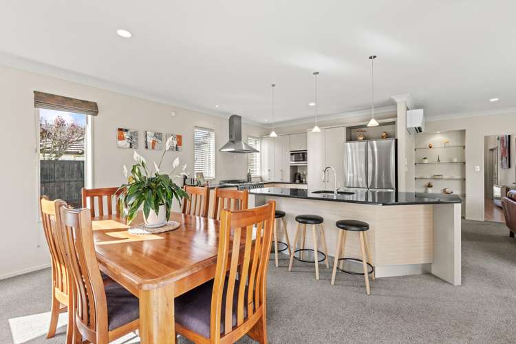 6 June Gardens Northwood_12