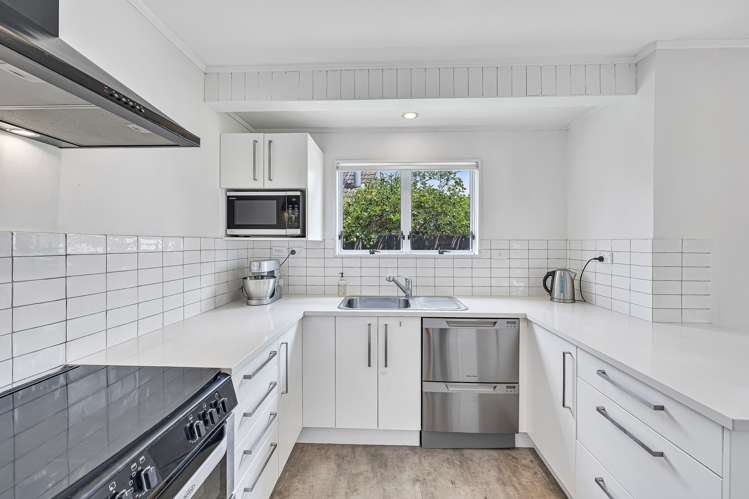 2/17 Beach Road Pahurehure_4