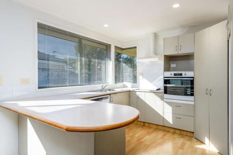 209 Old Farm Road Hamilton East_7