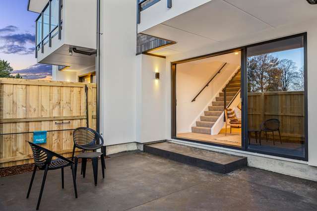 First-Home Gold - Style, Sun & Space in the 600s!