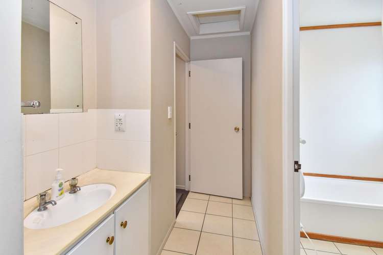 6 Leila Place Clover Park_12