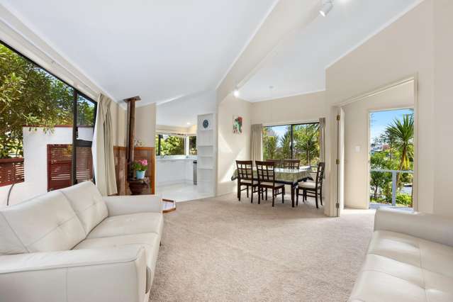 2/953 Beach Road Torbay_4