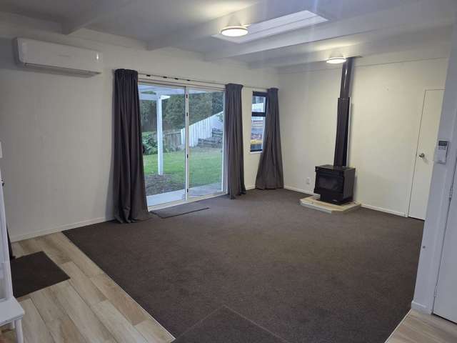 Sun‑Filled 2 Bedroom Unit by the seaside