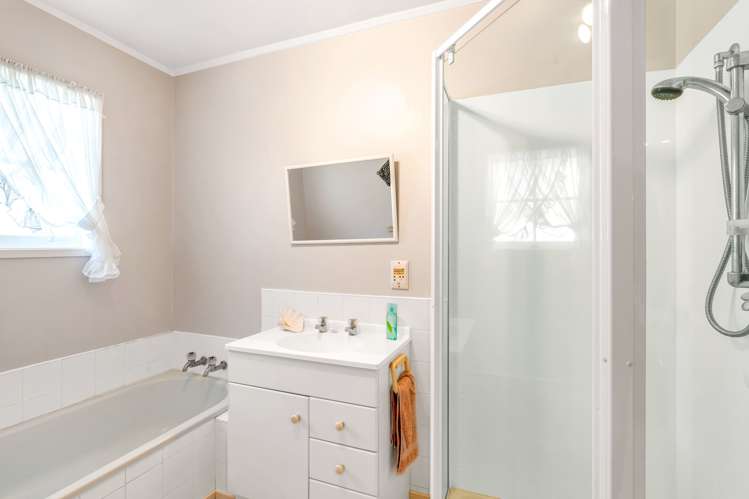 5 Rene Place Sunnyhills_18