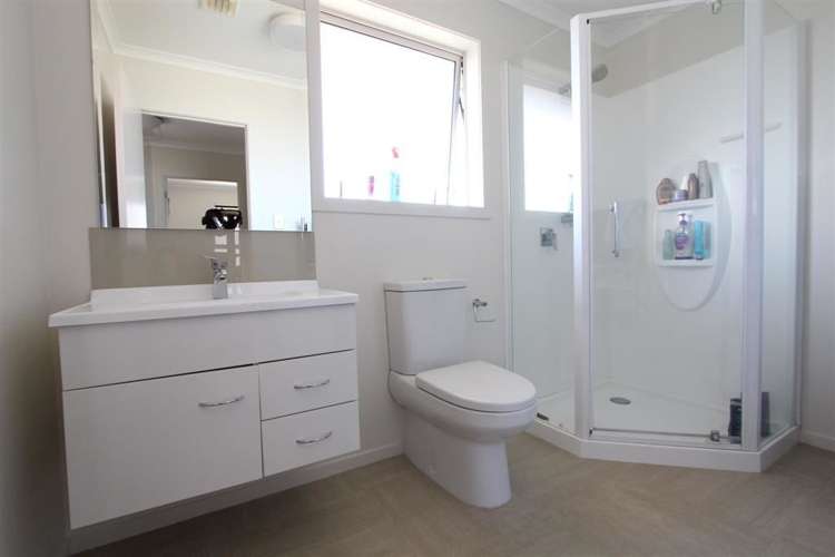 81 Chiefs Court Hamilton East_3