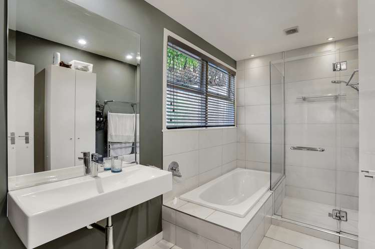 16 Joan Street Point Chevalier_11