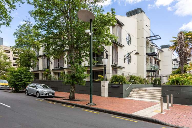 GC/20 Pakenham Street East  (with 2 carparks) 10015_16