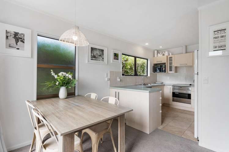 2/3 Whitby Crescent Mairangi Bay_11