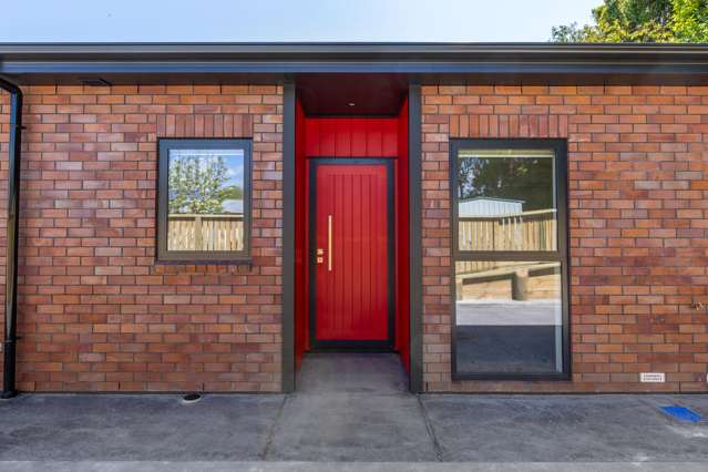 Red Door - Freehold Title!