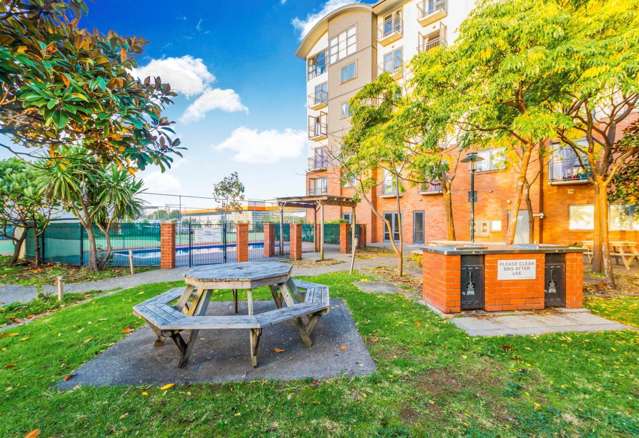 3h/10 Crown Lynn Place New Lynn_4