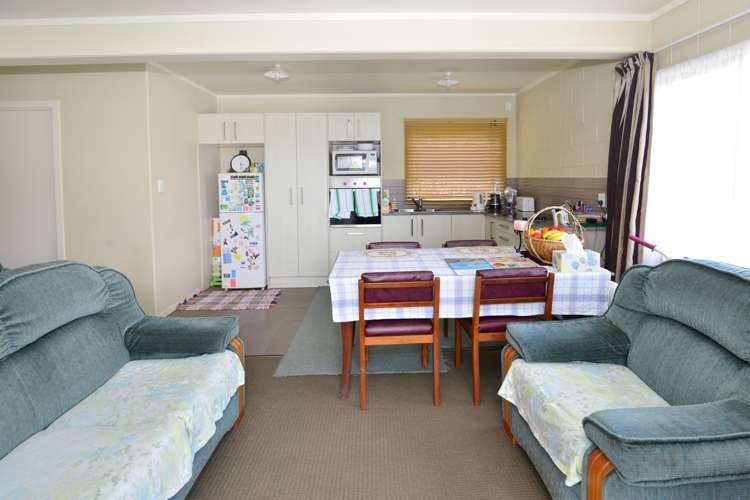 196 Edmonton Road Te Atatu South_16