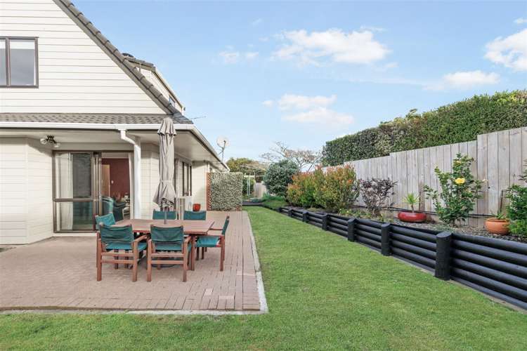 2/6 Pinewood Grove Botany Downs_14