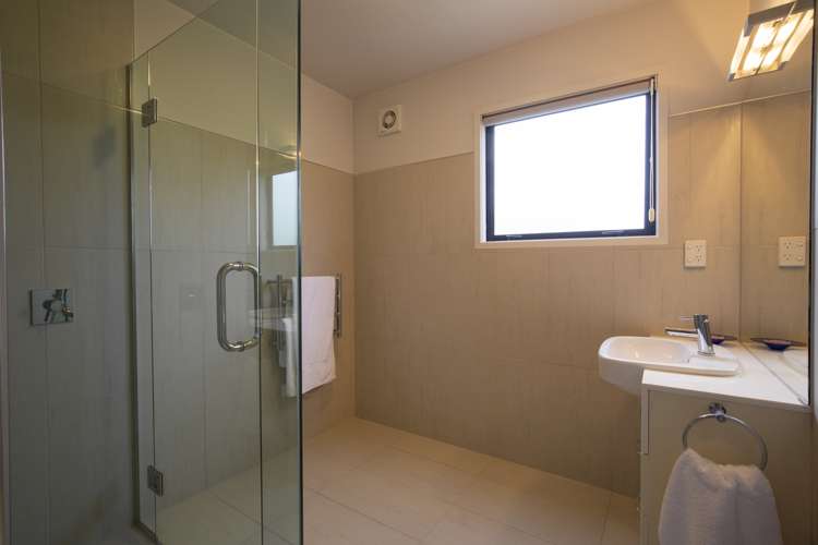 660 Peninsula Road Kelvin Heights_14