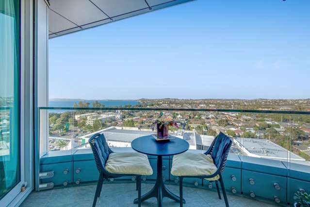 1111/11 Tamariki Avenue Orewa_2
