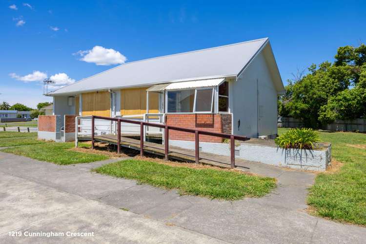 1213–1225 Cunningham Crescent Mayfair_29