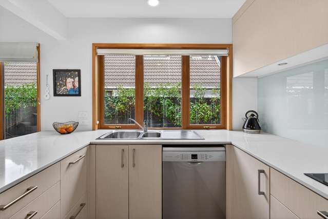 2/130 Muritai Road Eastbourne_4