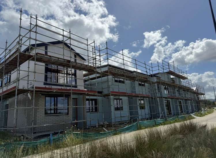 Unit 1, 97 Otuwairoa Esplanade Papakura_7