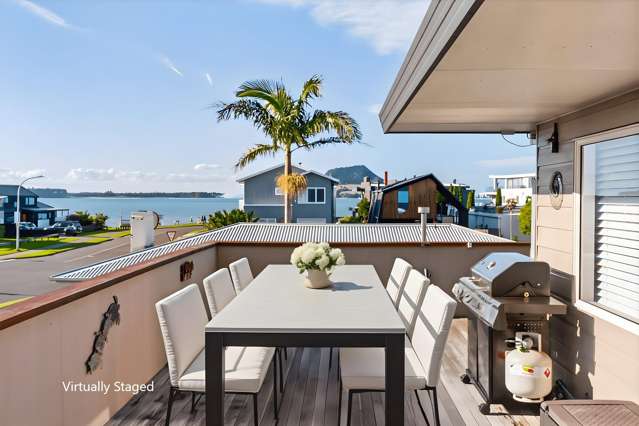 Ample Extra Living with Water and Mount Views