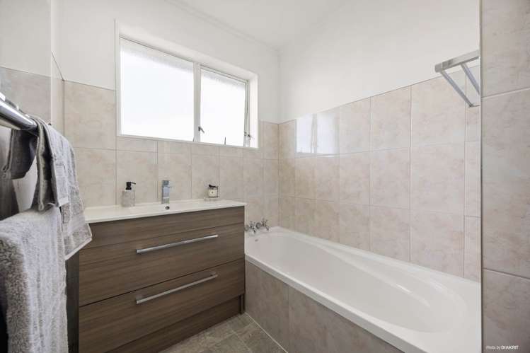 13A Chip Grove Sunnyhills_12