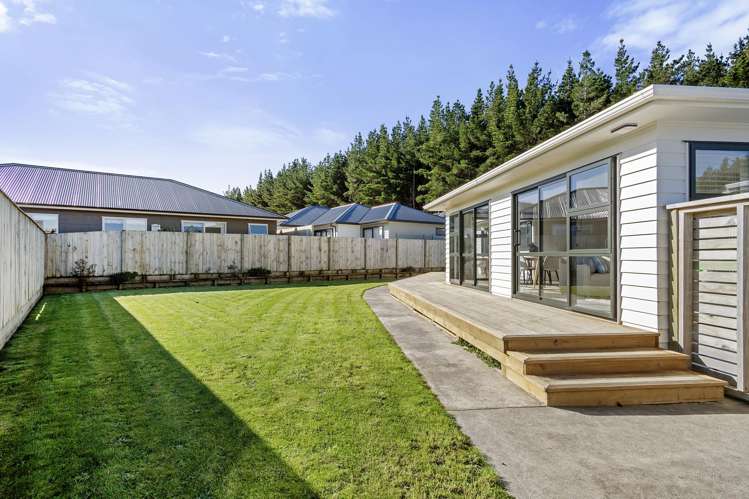 17 Jack Vaughan Grove Wainuiomata_17