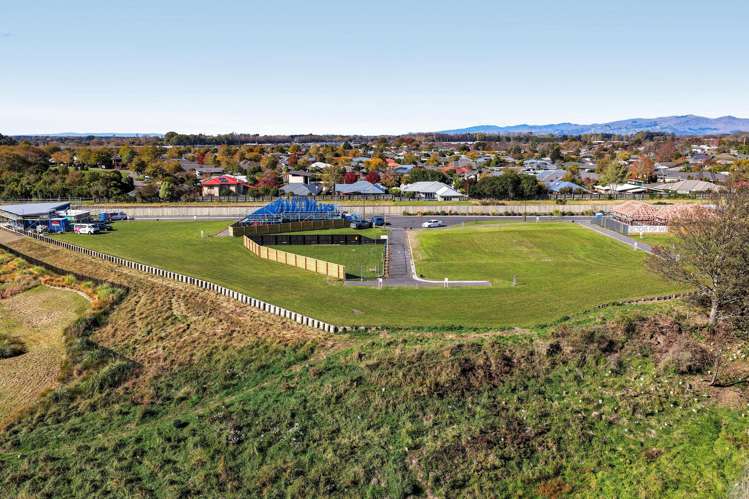 19 Cunliffe Road Redwood_6