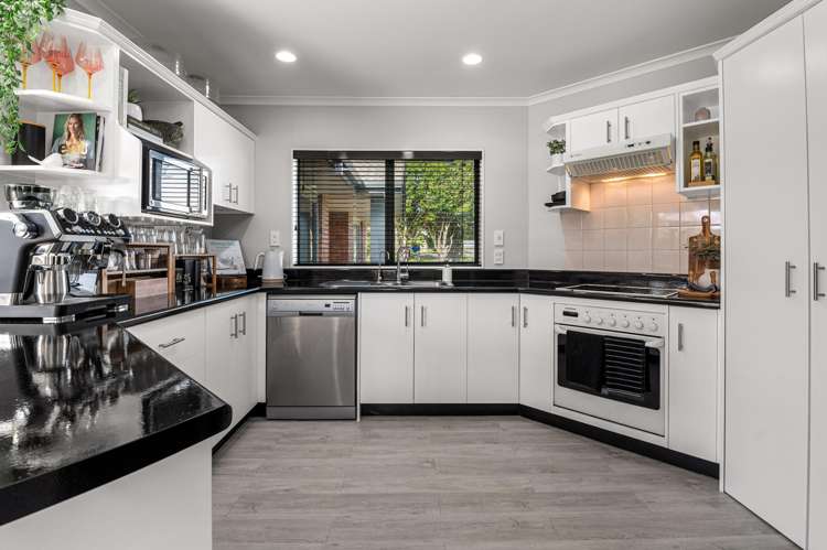 8 Elmbridge Place Owhata_8