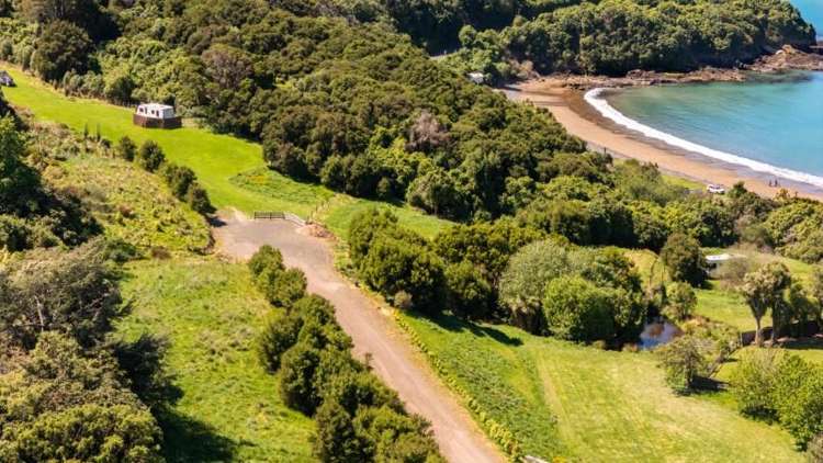 38 Cemetery Road Wainui_13