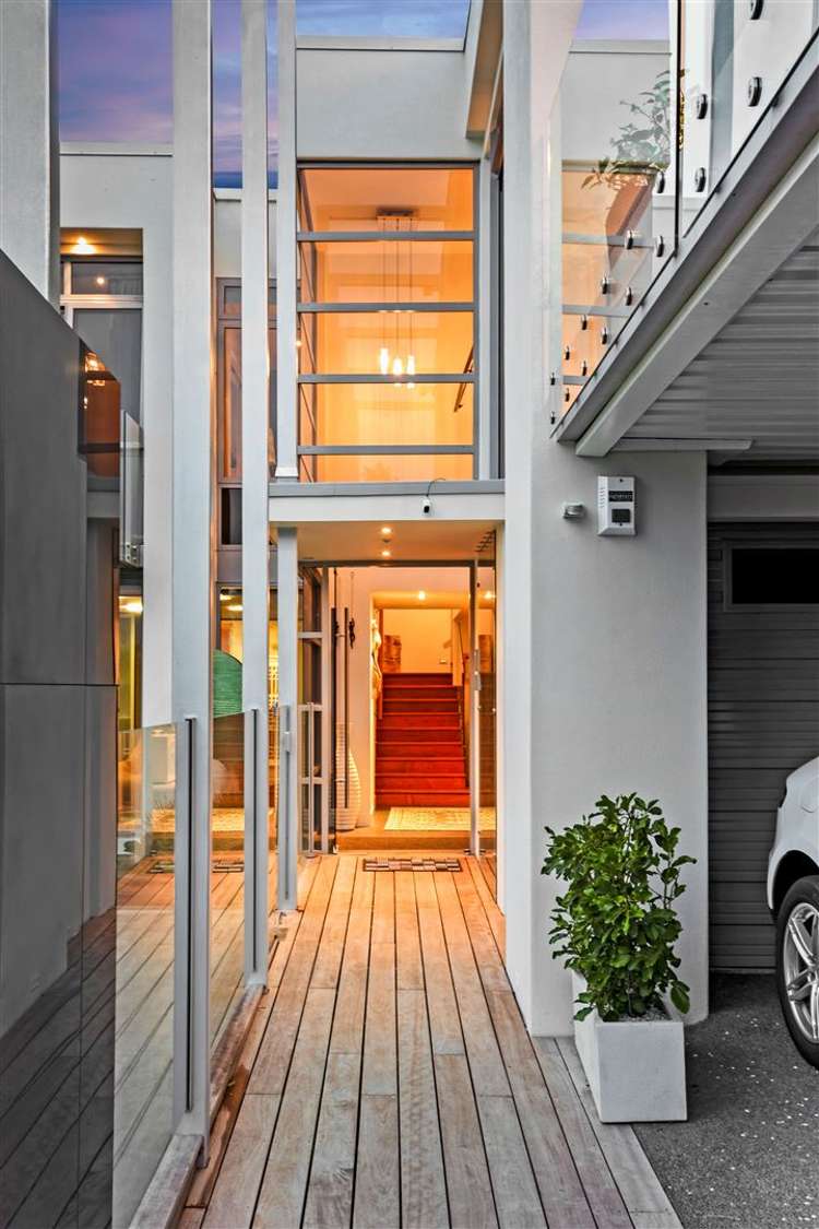 169 Lake Crescent Hamilton Lake_29