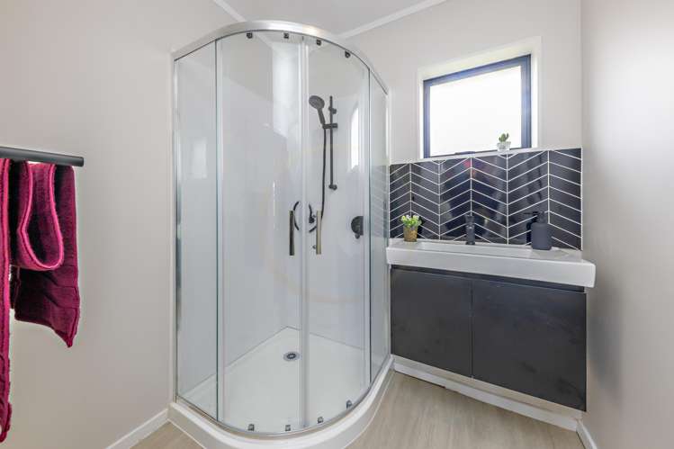 44 Manston Road Mangere_10