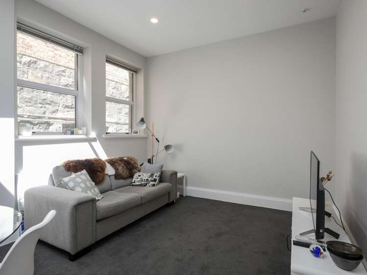 8/30 Dowling Street_3