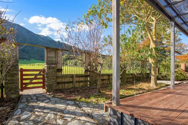 1349 Queen Charlotte Drive Anakiwa and Surrounds_18