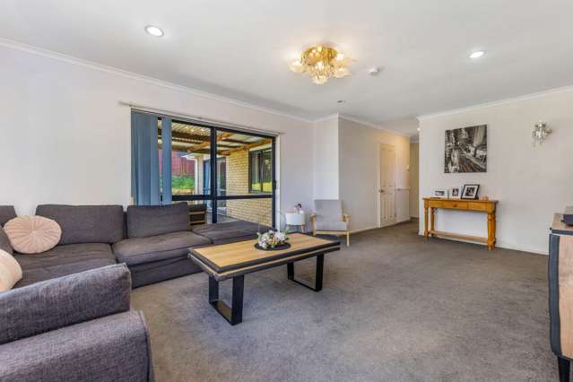 70 Robert Ross Place Clendon Park_2