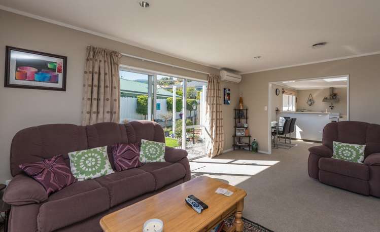 12 Kate Edgar Place Stoke_8