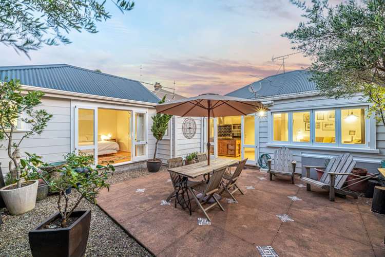 17 Owens Road Devonport_12