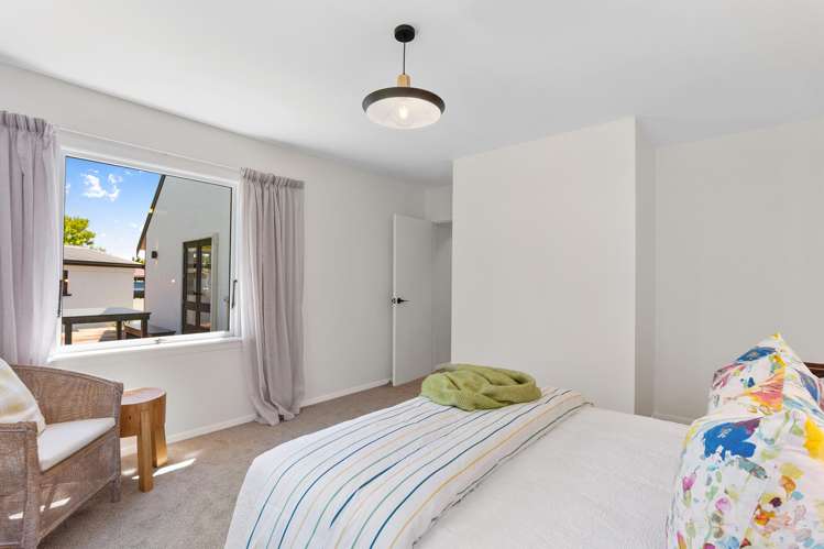 10 Esher Place Saint Martins_16