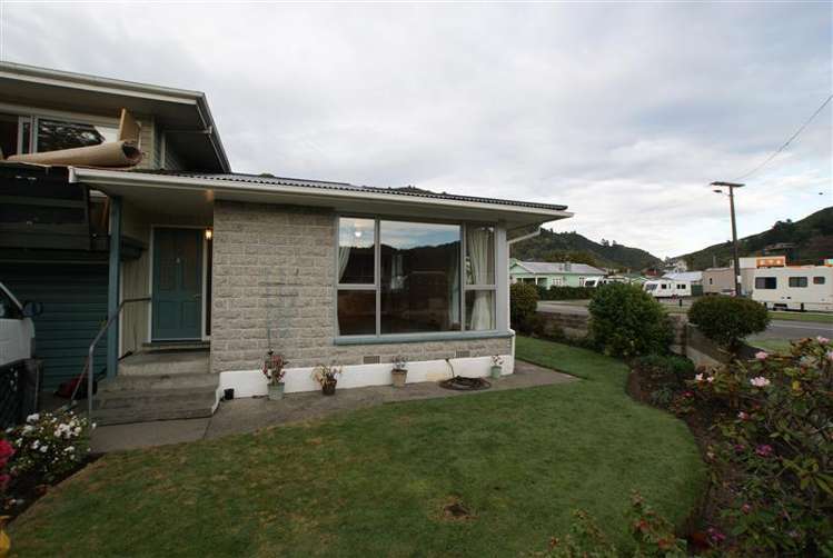 20a Nelson Square Picton_15