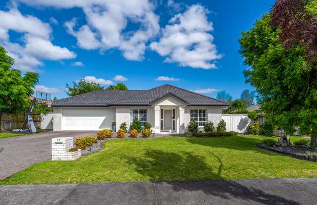 Peaceful Cul-de-Sac Brick & Tile Living