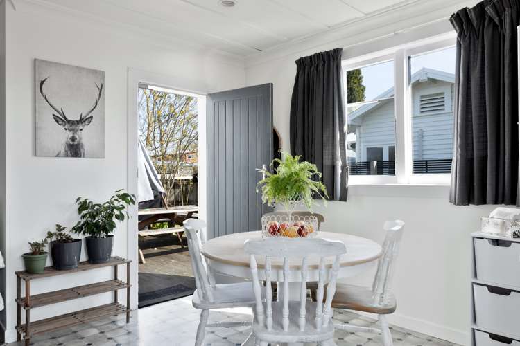 391 Dey Street Hamilton East_15