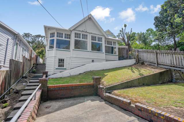 Substantial Character Home in Blue-Chip Hataitai