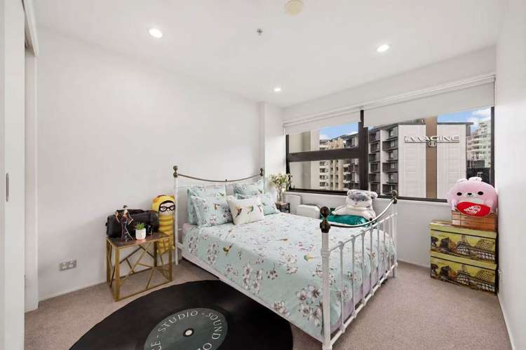 1208/18 Beach Road City Centre_7