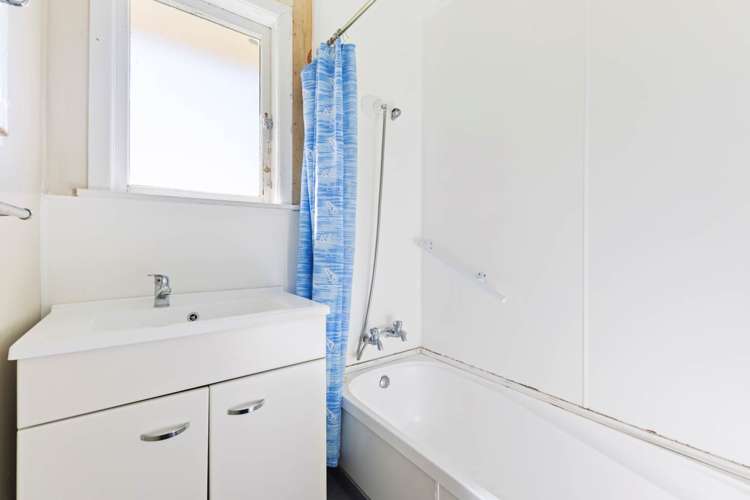 8 Kirton Crescent Manurewa_11