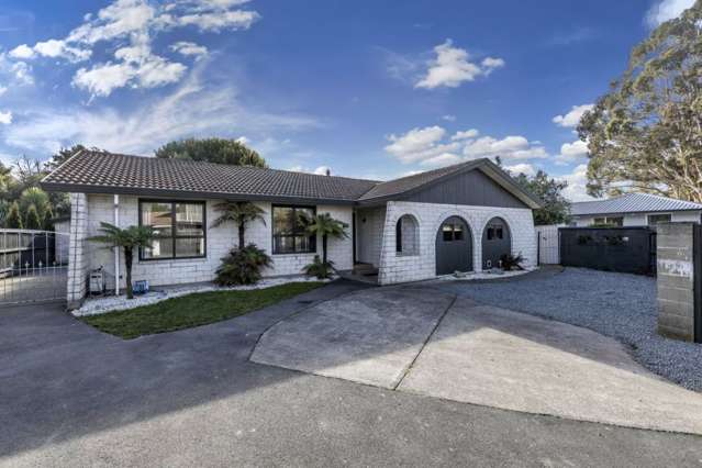 Substantial Family Home - Flexible Living Options!