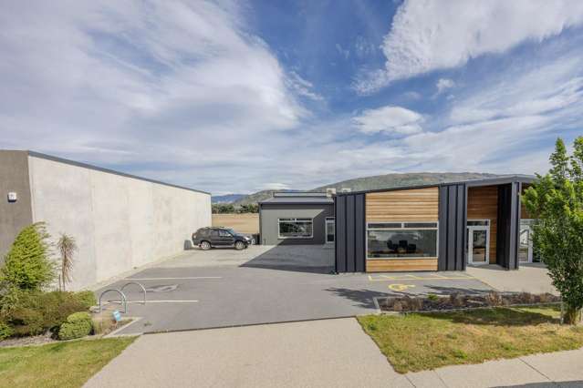2/10 McCormick Street Wanaka_2